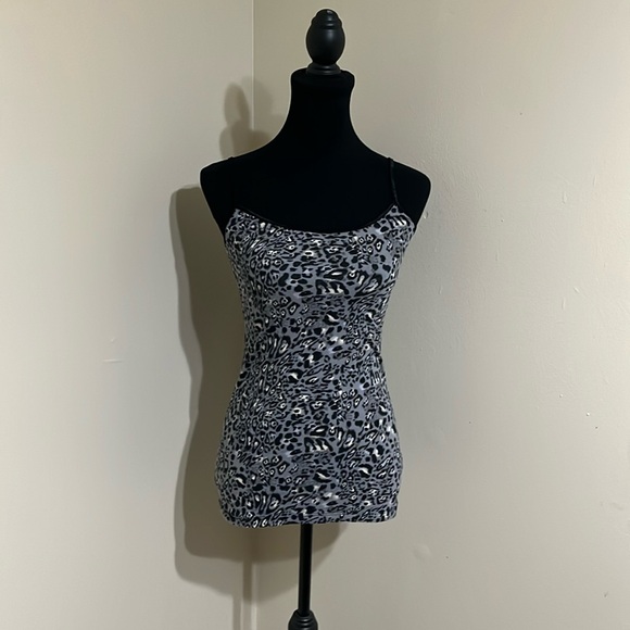 ⭐️Active Basic Women’s Tee Gray/Black Size M⭐️ - Picture 7 of 8